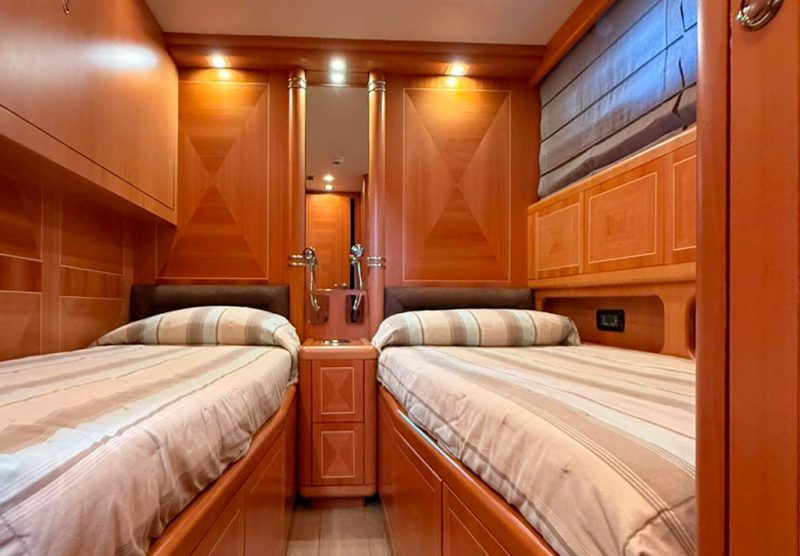 Mangusta 72 - Juppigo